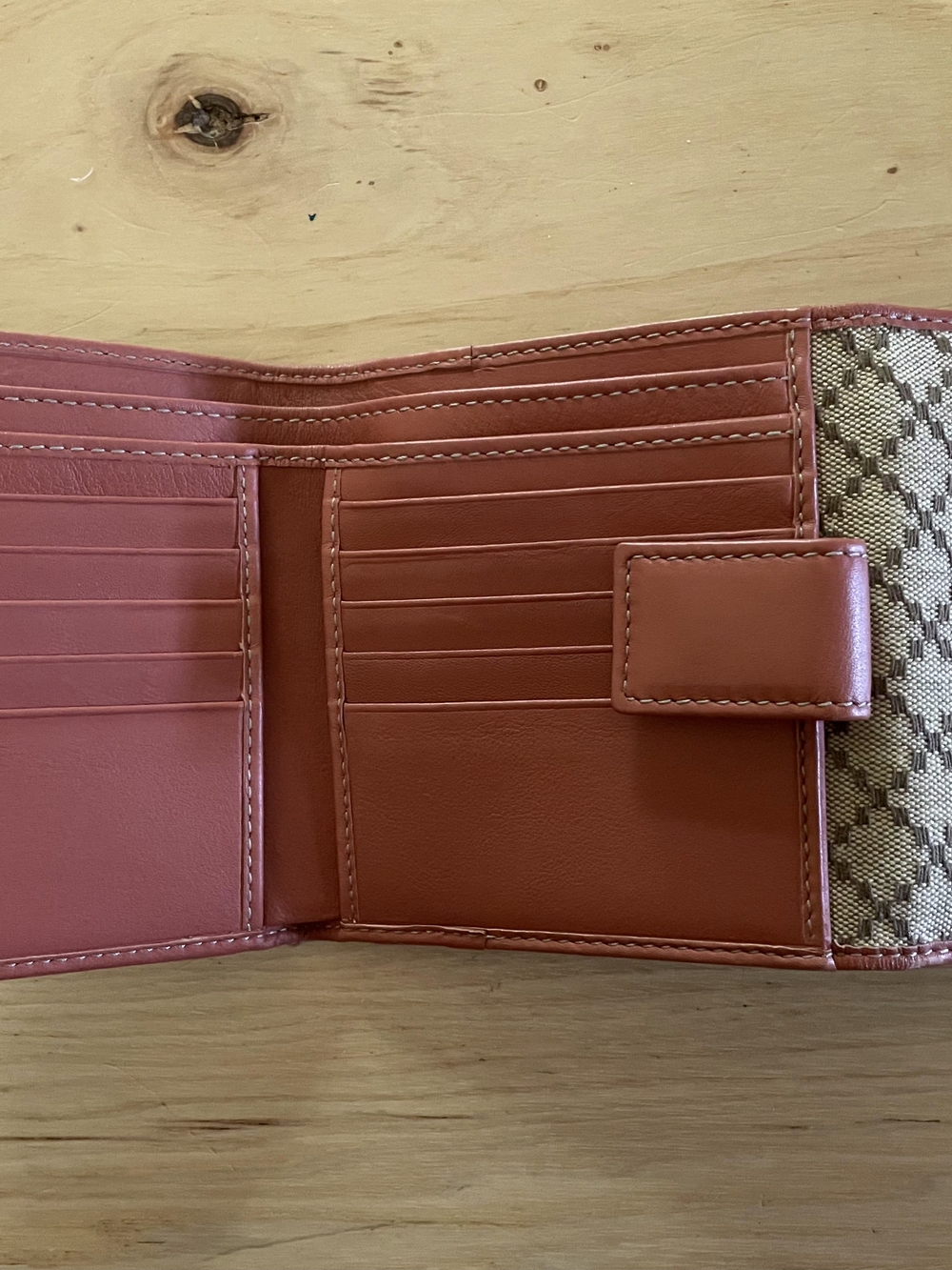 Gucci Beige Monogram Canvas Bifold Wallet with Pink Trim - Picture 7 of 10